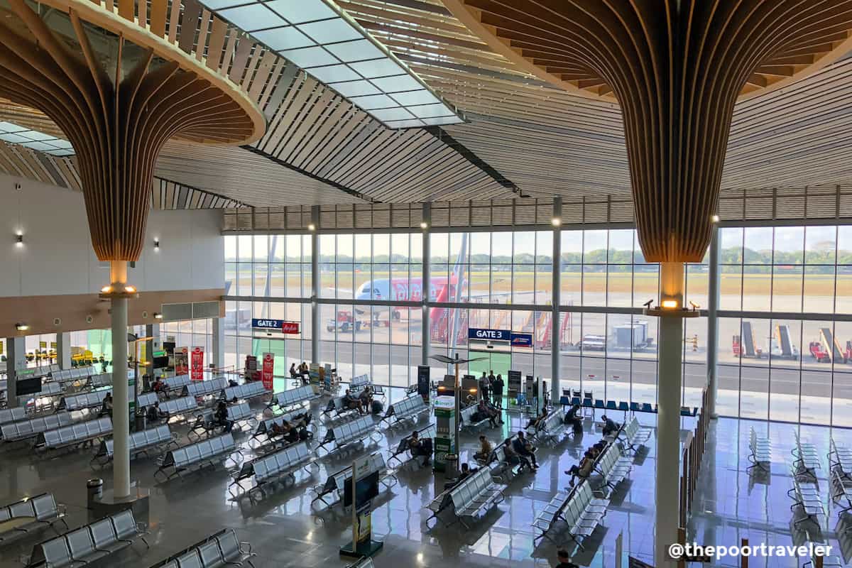 How to Be a Considerate Traveler (Flying Edition) • Tips for First-Timers