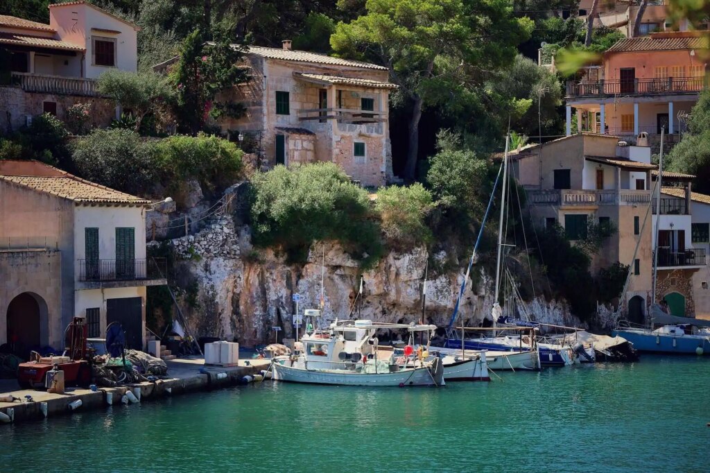 Traveling Through Spain? Stay Online Without a Local SIM Using eSIM