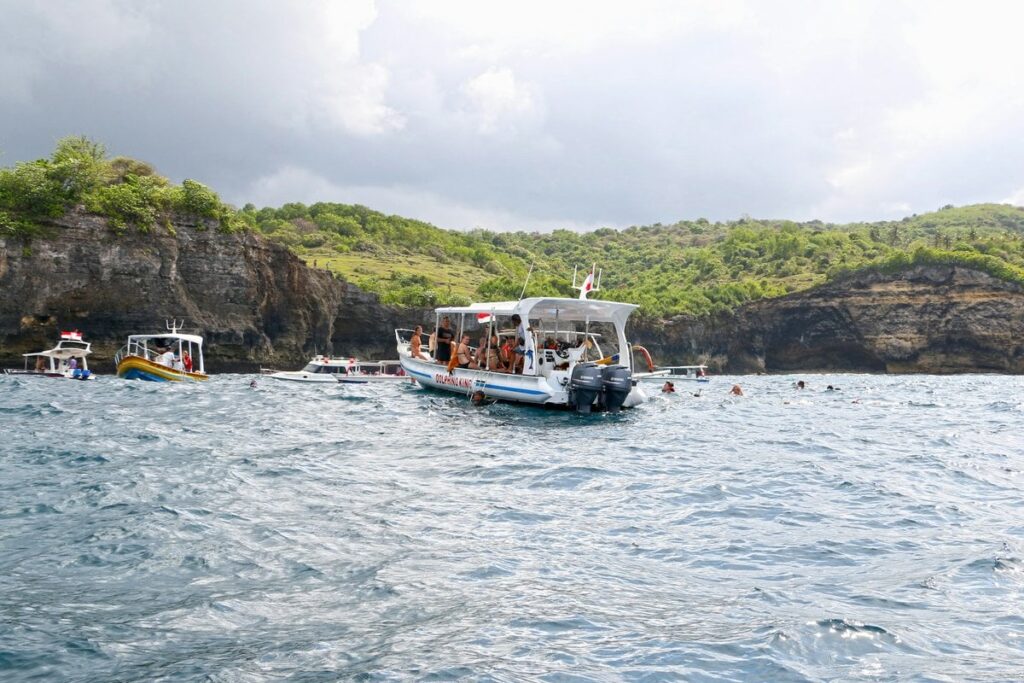 Fast Boat or Private Charter: How to Choose Your Crossing to Nusa Penida